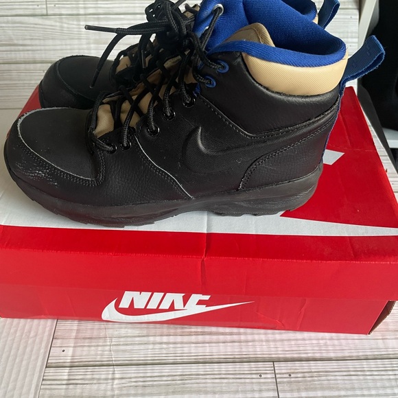 Boys Nike Boots - Picture 11 of 13